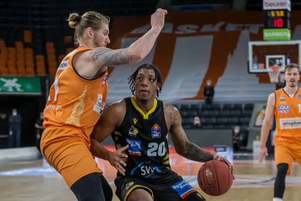 占据主动权 占据主动权