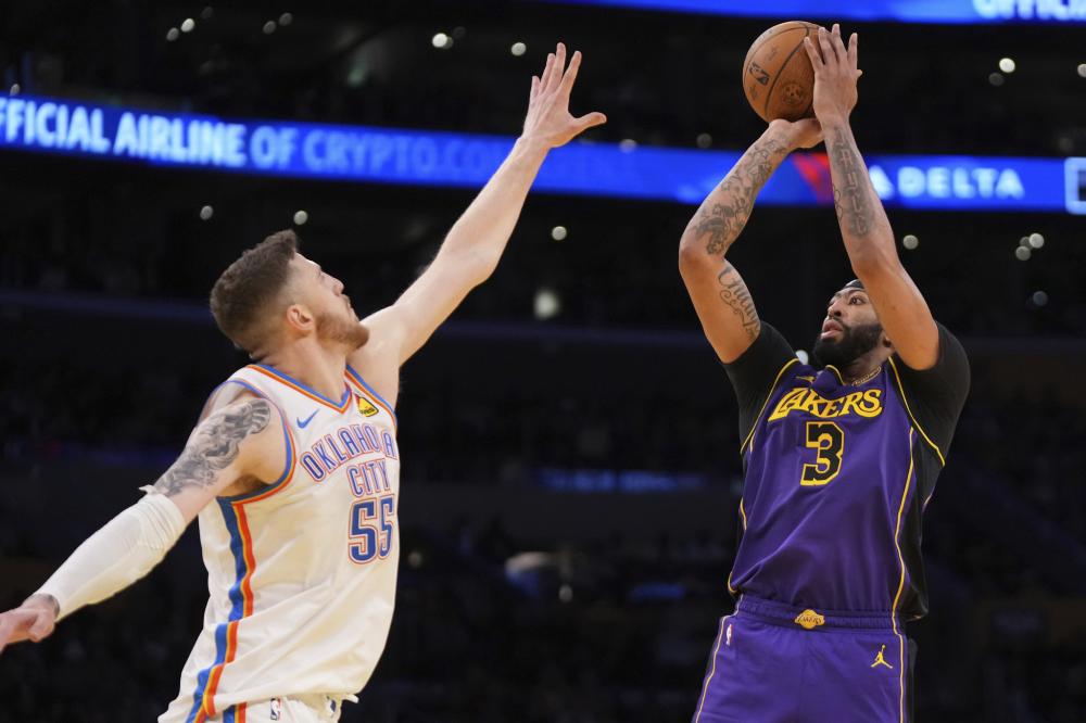 她敲响了警 她敲响了警