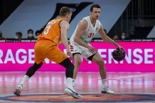 在激烈竞争 在激烈竞争