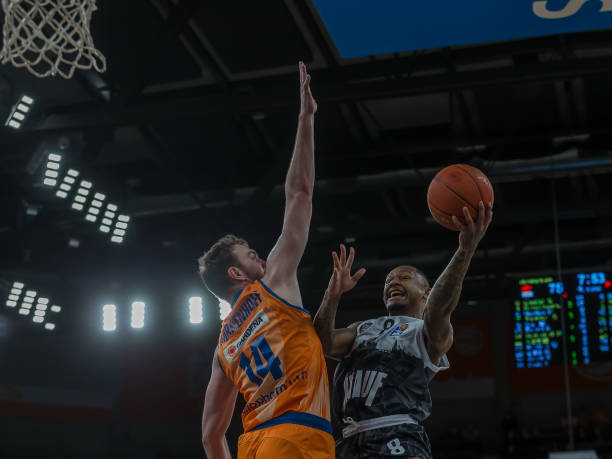 她在比分落 她在比分落