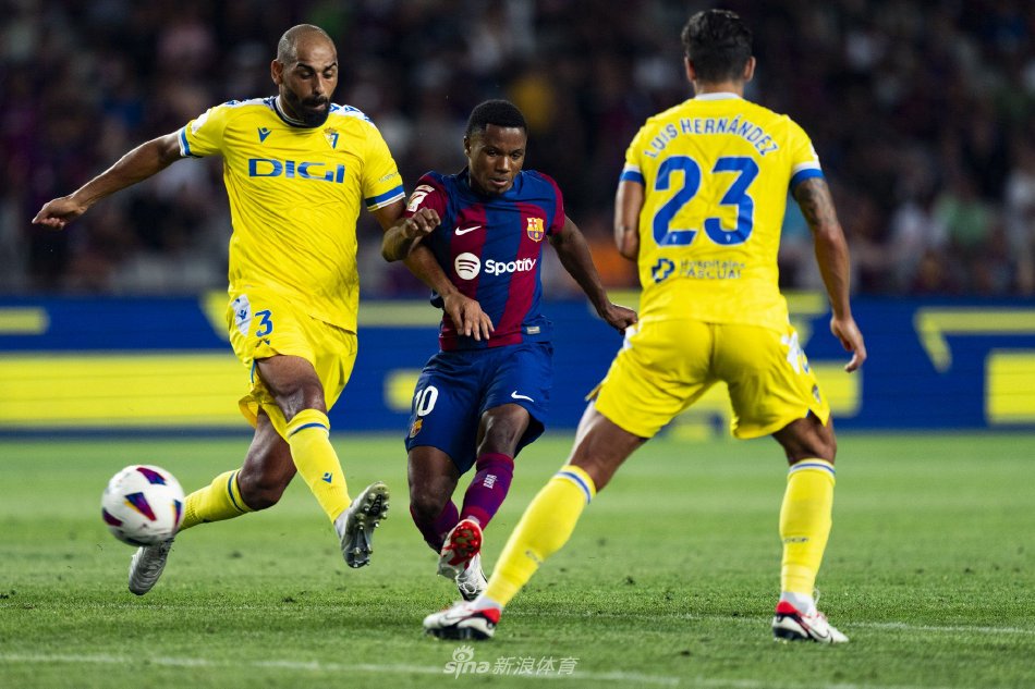 显得捉襟见 显得捉襟见